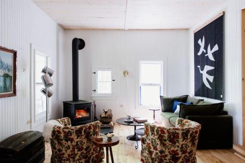 The Dance Hall Cottage on Charleston Lake in Lensdauna (ON)