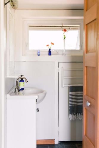 Demilune Lodge - Serene cabin with hot tub ST-2022-0044 in Milford (ON)