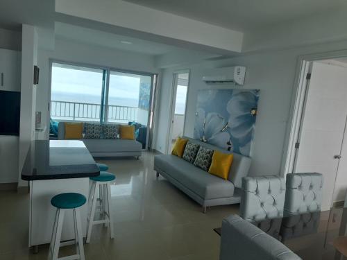 2 Bedroom Beachfront Apartment 2P1-Al4 With Pool And WIFI