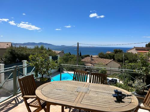 maison entièrement climatisée vue d'exception mer et rade de Marseille avec piscine 8 personnes, Марсель (фото 8)