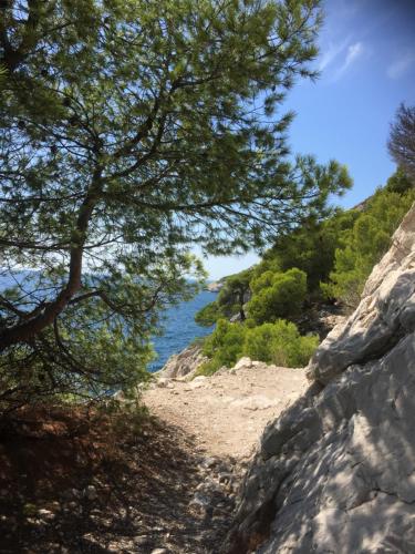 maison entièrement climatisée vue d'exception mer et rade de Marseille avec piscine 8 personnes