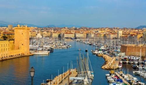 maison entièrement climatisée vue d'exception mer et rade de Marseille avec piscine 8 personnes