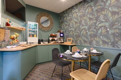 Hotel De Paris - image 12