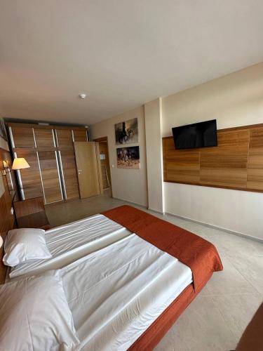 Briz Beach apartments - section B – Sunny Beach, CO