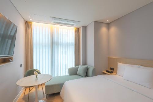 Hotel Marine view Room Type - Deluxe Double Room with Side Sea View