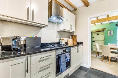 virtuve, Brand Hill Cottage with Hot Tub in Woodhouse Eaves