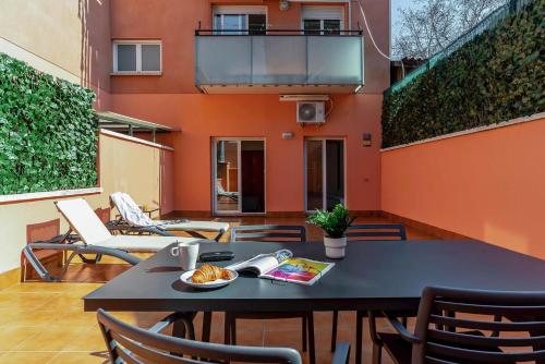 Exterior view, AB North Barcelona Apartments in Santa Coloma de Gramenet