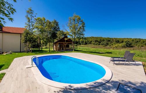 Peldbaseins, Casa Verde and Casa Blue in Plaski
