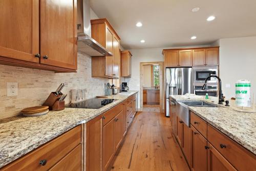 Birch and Squirrel Lodge in Banner Elk, USA