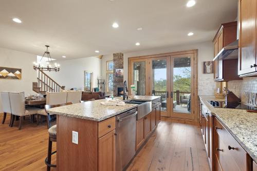 Birch and Squirrel Lodge in Banner Elk, USA