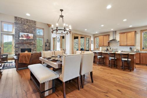Birch and Squirrel Lodge in Banner Elk, USA