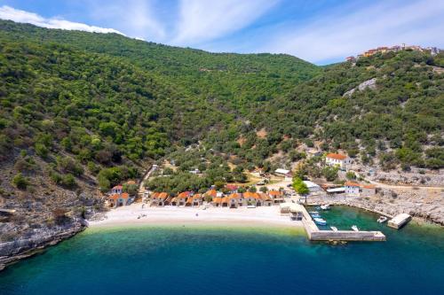 House Bajota with terrace and sea view in 別里