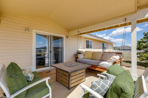 Flagstaff Home w/ Hot Tub & Mountain Views in Black Bill Park