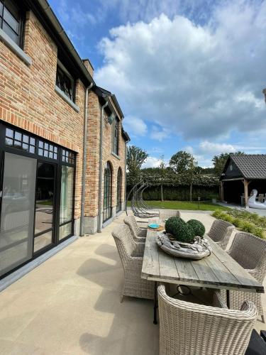 Kilátás, Het Herenhuis in Genk