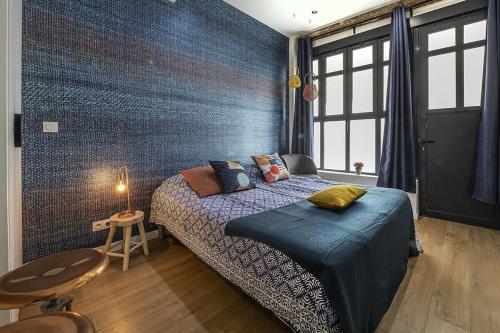 Cosy Studio Bernard with Jacuzzi Relaxation & Style, Lyon