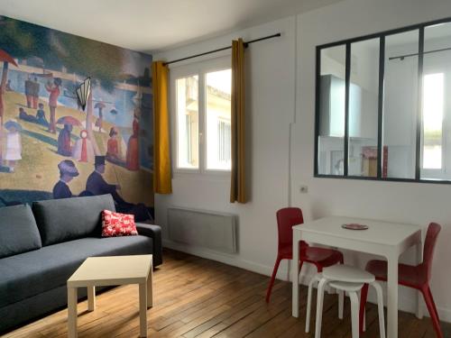 Studio perfect for 2 adults and 1 kid, and up to 2 kids - Jourdain 20e, 25mn to Louvre via line M11 - Location saisonnière - Paris