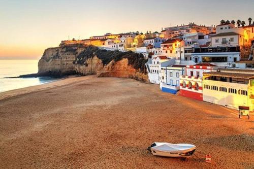 Colors Pool House in Carvoeiro City Center