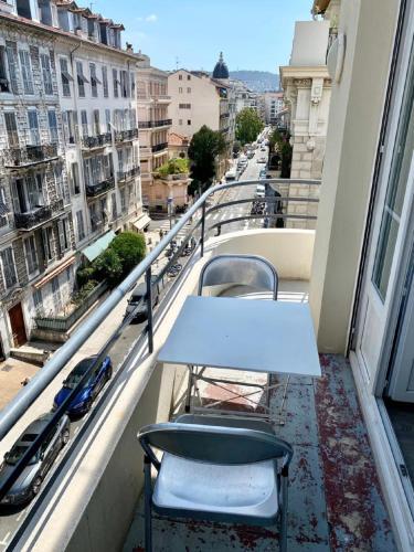Central Rossini Flat with Balcony, Nice