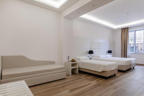 Hub Naples, Naples