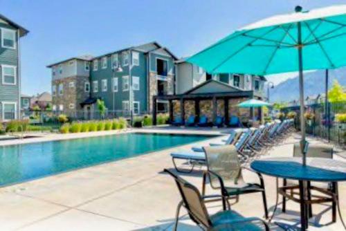 Resort Like Amenities King bd 2 Qn bds Fast WiFi Slps7 – khách sạn tại Draper