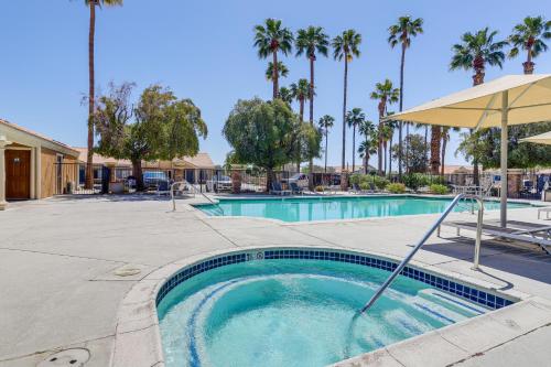 Palm Desert Rental with Community Pool Near Golf!