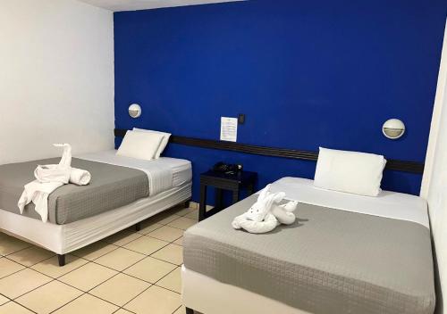 2 double beds