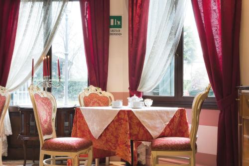ห้องอาหาร, โรงแรมวิลลา สตัคกี (Hotel Villa Stucky) in มอกลิอาโน เวเนโต