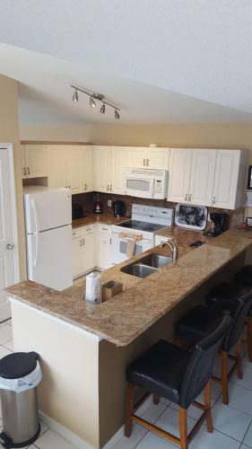 The Private Retreat - Three Bedroom Home - image 39