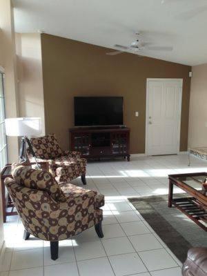 The Private Retreat - Three Bedroom Home - image 40