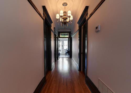 Villa Dante By Denstays in Rosemont-La Petite-Patrie