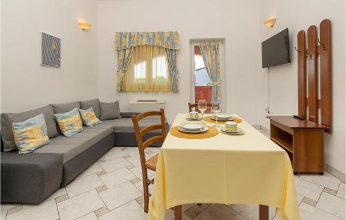 Stunning Apartment In Pavicini With Wifi