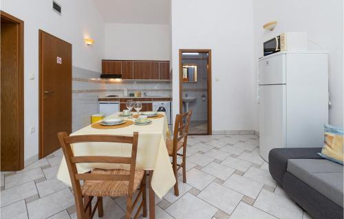 Stunning Apartment In Pavicini With Wifi