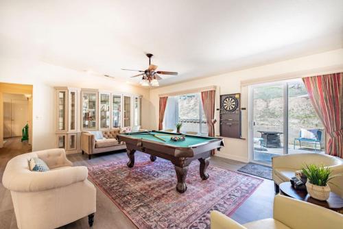 Manic Mountain Forest Cabin 3 miles from Bass Lake