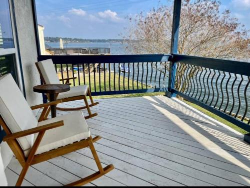 Linda's Lake House Waterfront Home on Lake Conroe