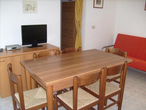 Two-Bedroom Apartment (5 Adults) image 2
