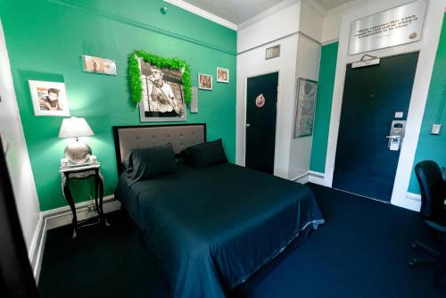 room detail thumbnail 1