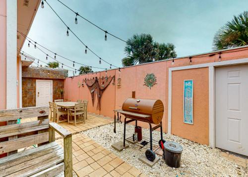 MIBB10 The Hidden Gem of Port A Secluded Condo with Community Pool, Boardwalk and Beach Access in Mustang Beach, USA