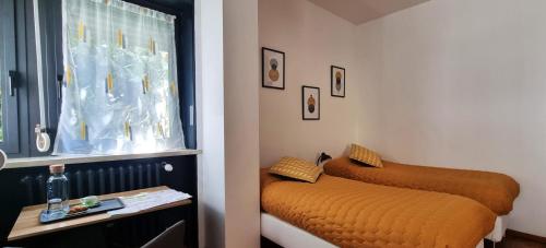 Quadruple Room with Shared Bathroom image 10