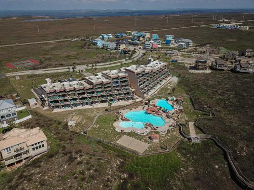 MP318 Beautiful Resort Condo, Heated Pool, Boardwalk in Padre Island, USA