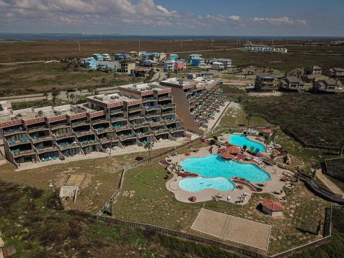MP318 Beautiful Resort Condo, Heated Pool, Boardwalk in Padre Island, USA