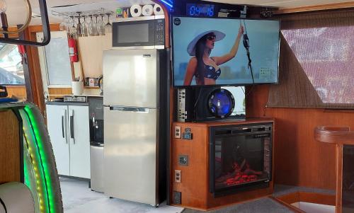 Romantic Condo @ Ocean 3-deck Yacht in Brooklyn, USA