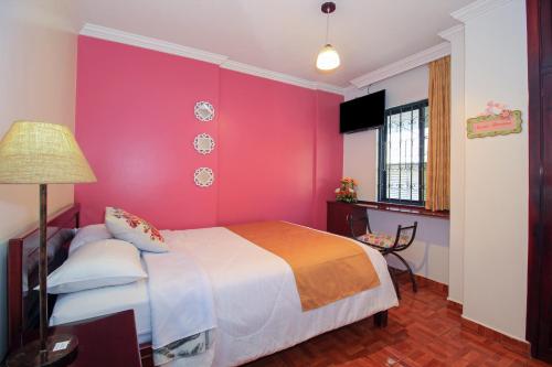 Queen Room image 3