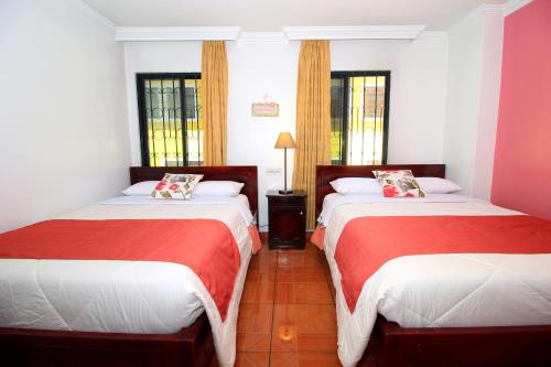 Twin Room image 7