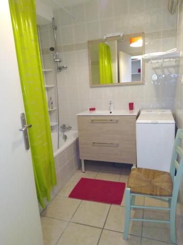 Studio neuf climatise proche d'Agde in Bessan