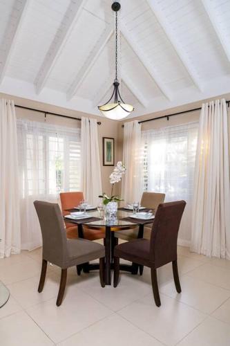 Choose To Be Happy at The Palms Richmond Estates Villa #170 - 3-BR w Pool in Plantation Village