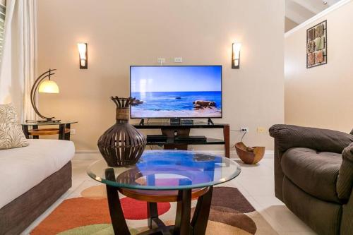 Choose To Be Happy at The Palms Richmond Estates Villa #170 - 3-BR w Pool in Plantation Village