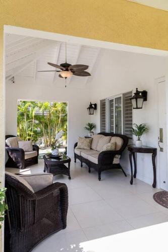 Choose To Be Happy at The Palms Richmond Estates Villa #170 - 3-BR w Pool in Plantation Village