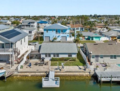 Perfectly Renovated Home on a Waterfront Canal in Hudson, USA