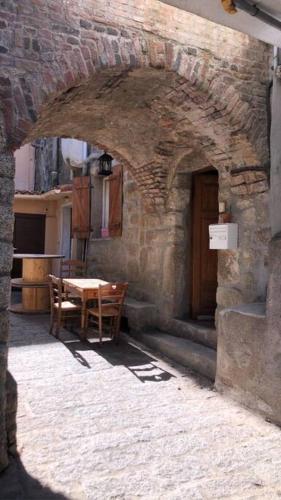 Charmant logement avec terrasse sous les voutes - Location saisonnière - Sartène