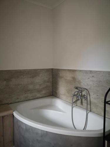 浴室, Old School på Eidslandet - exclusive apartment (Old School pa Eidslandet - exclusive apartment) in 艾斯朗迪